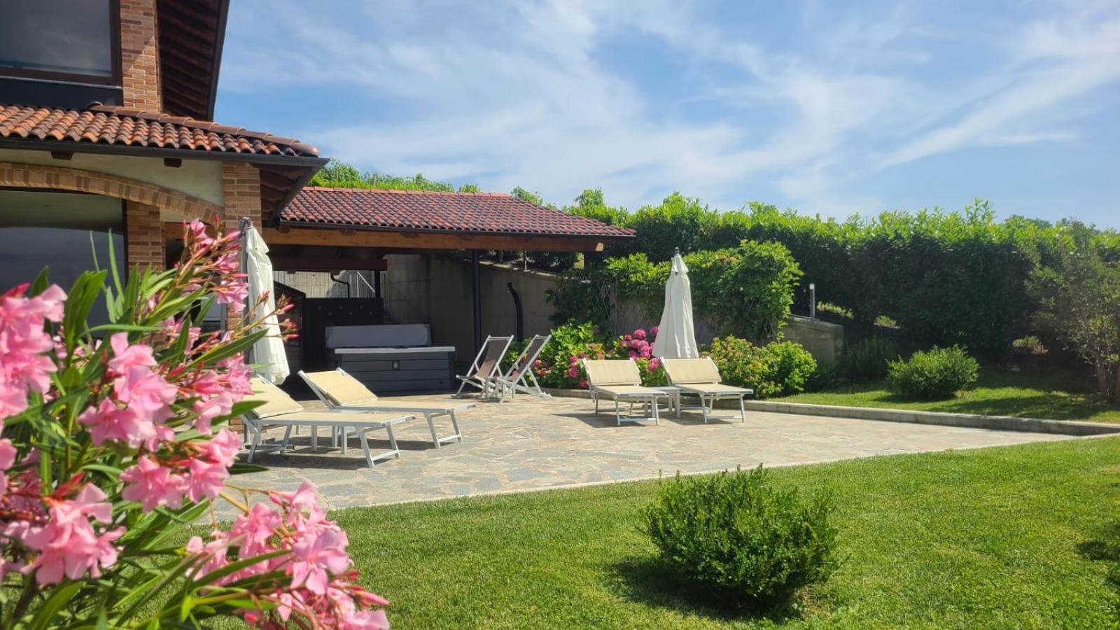 Casa Castella - Adults Only - Langhe Villa ดิอาโนดัลบา ภายนอก รูปภาพ
