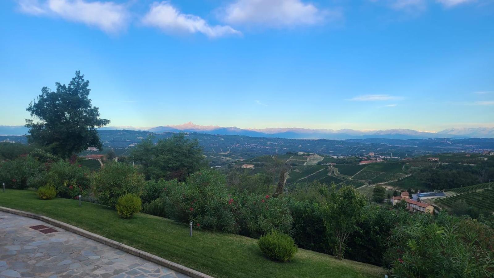 Casa Castella - Adults Only - Langhe Villa ดิอาโนดัลบา ภายนอก รูปภาพ
